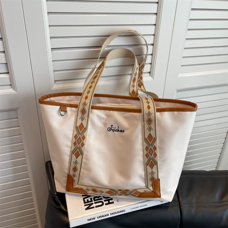 Commuter Large Capacity tote bag for woman