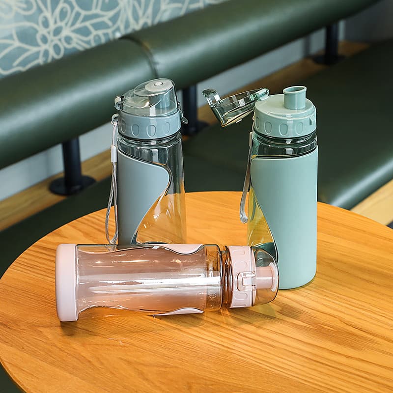 Modern and simple outdoor portable sports bottle