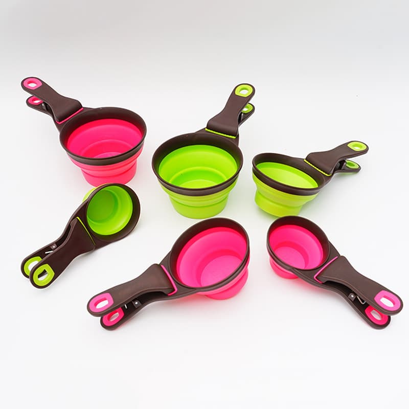 Pet Food Scoop With Collapsible Clip thumbnail 3