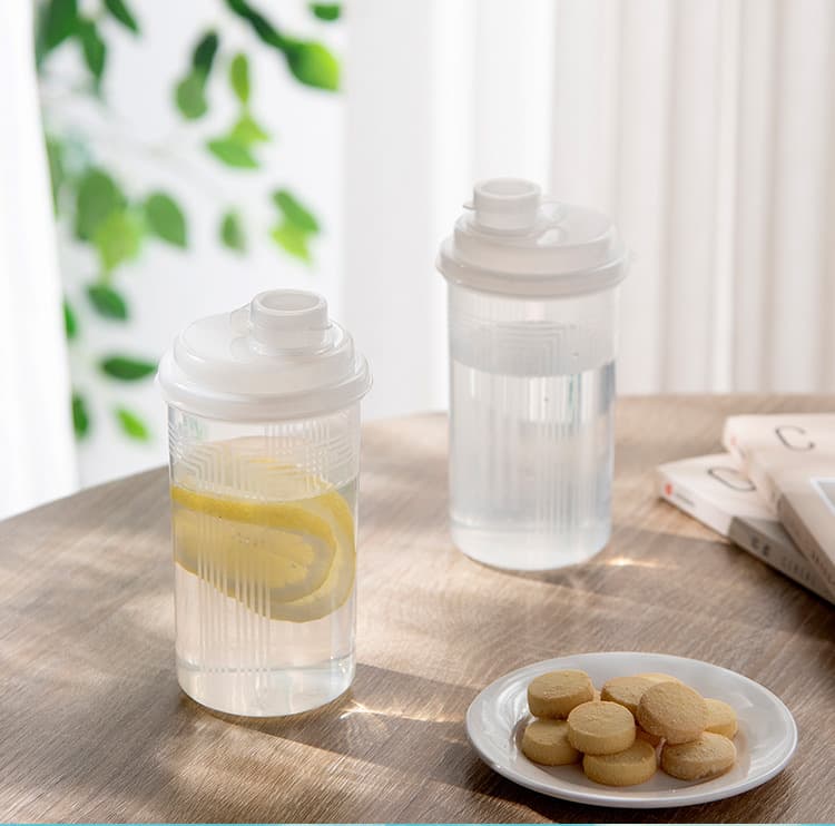 17.5oz Plastic clear graduated water bottle thumbnail 2