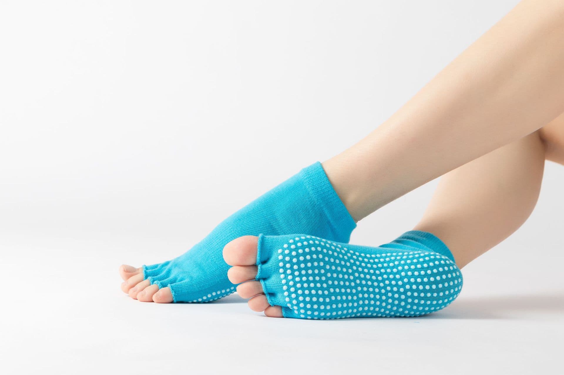 Unisex Non Slip Grip Socks Toeless Half Toe thumbnail 3