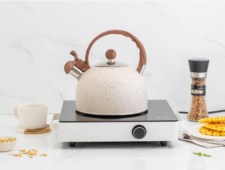 2.5 Quart Whistling Tea Kettle thumbnail 5