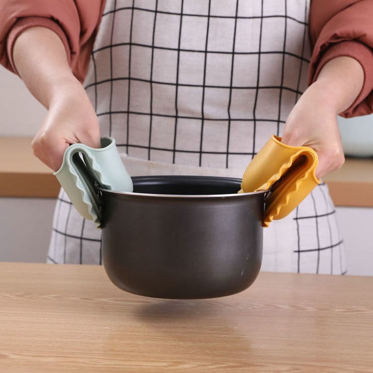 Silicone Heat Insulation Oven Gloves thumbnail 2