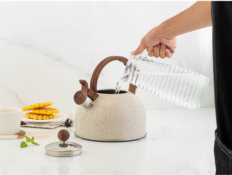 2.5 Quart Whistling Tea Kettle thumbnail 4