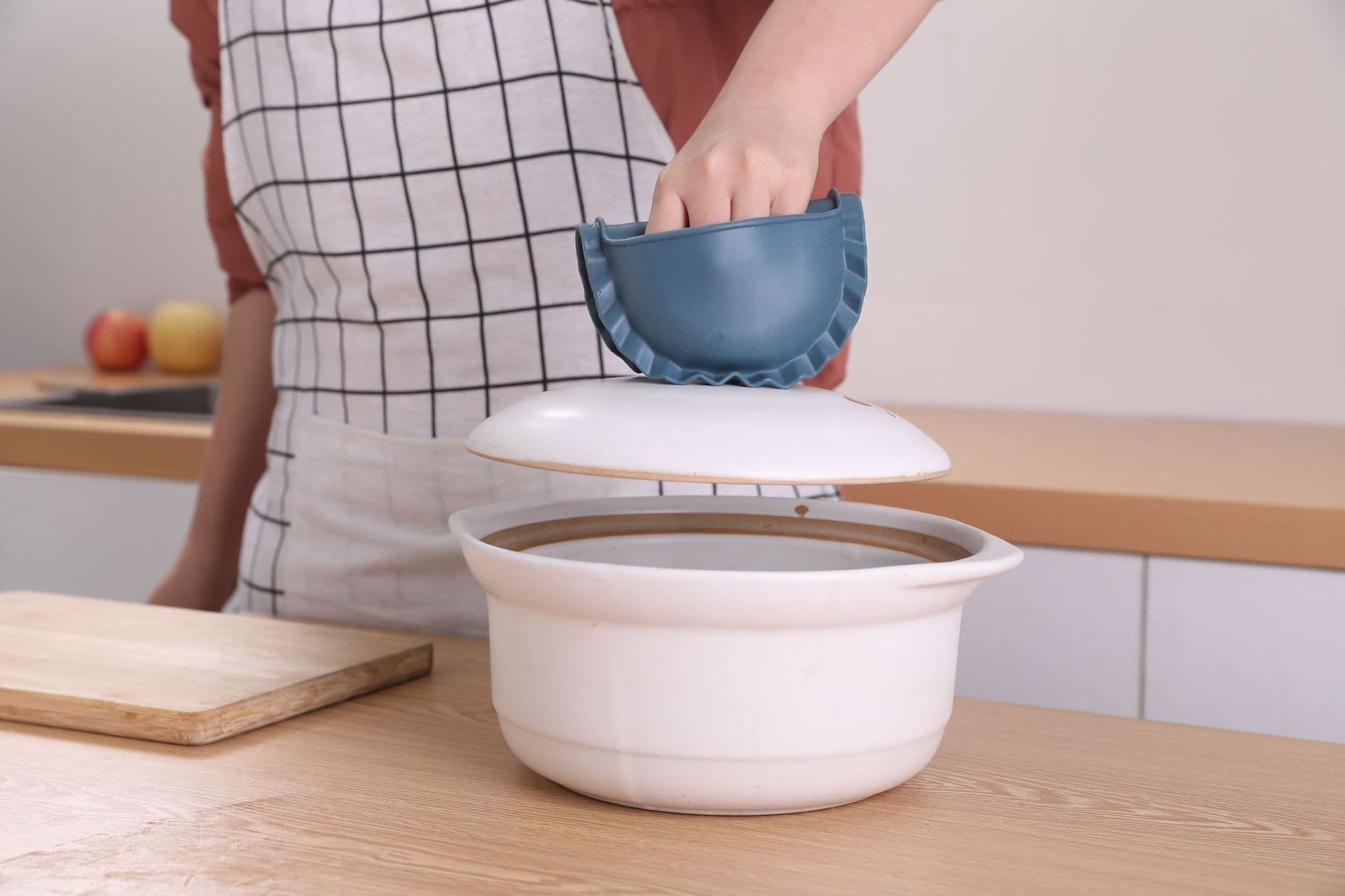 Silicone Heat Insulation Oven Gloves thumbnail 6