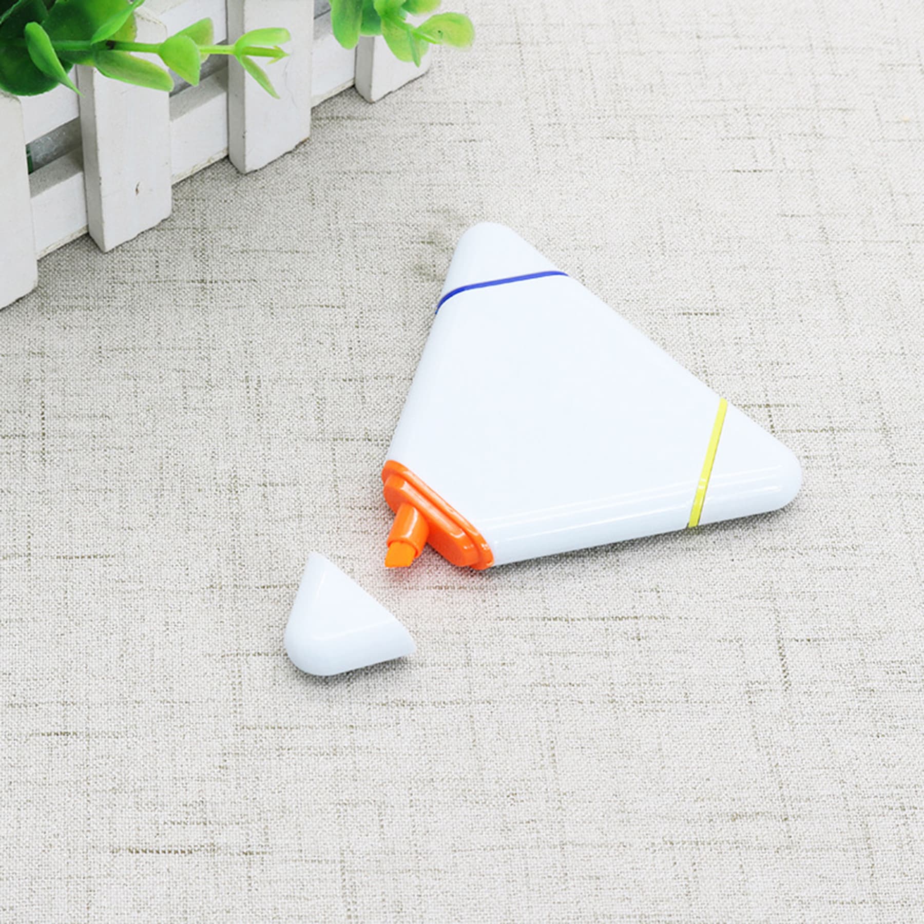 3-Color Triangular Highlighter Pen thumbnail 9