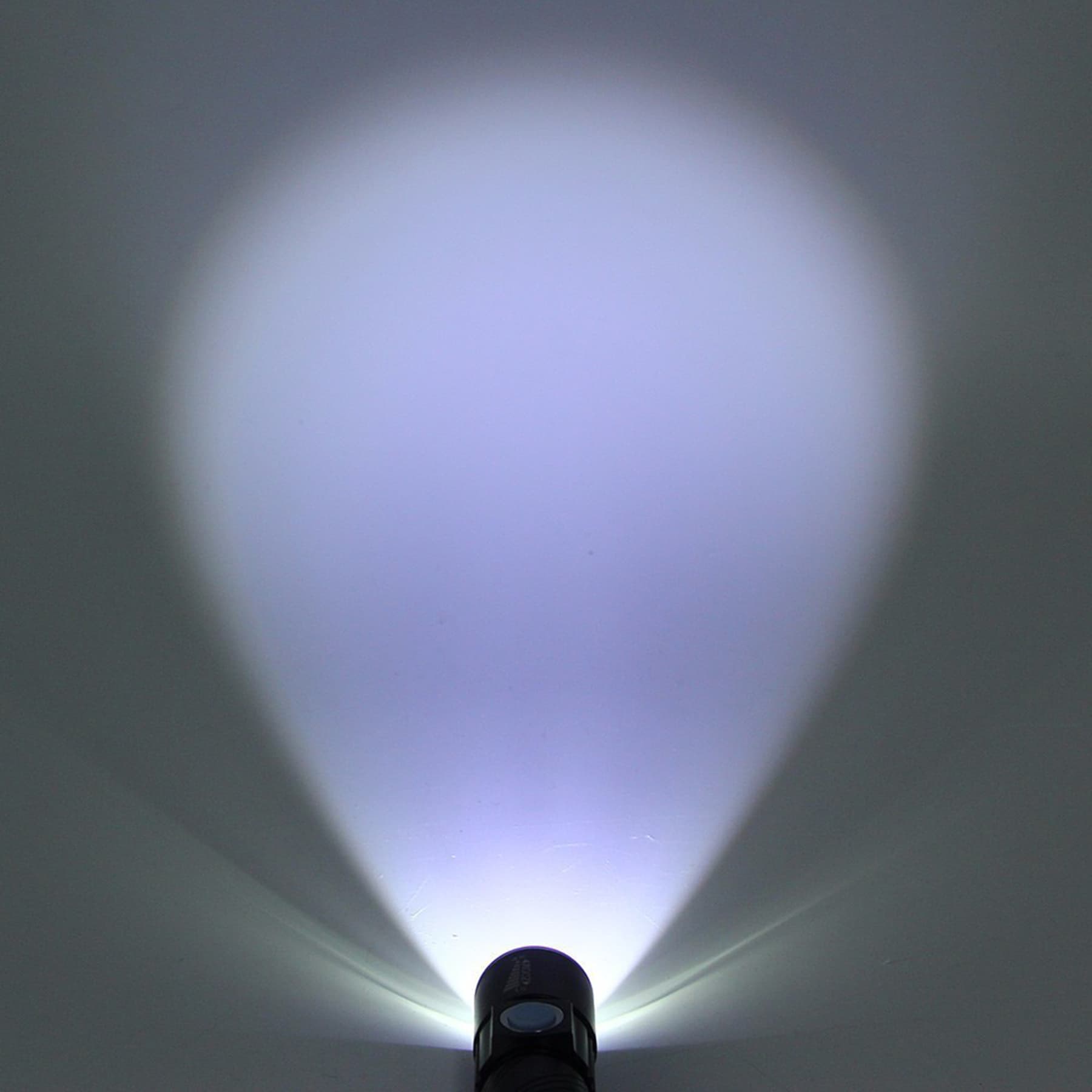 Usb Rechargeable Multifunction Led Flashlight thumbnail 4