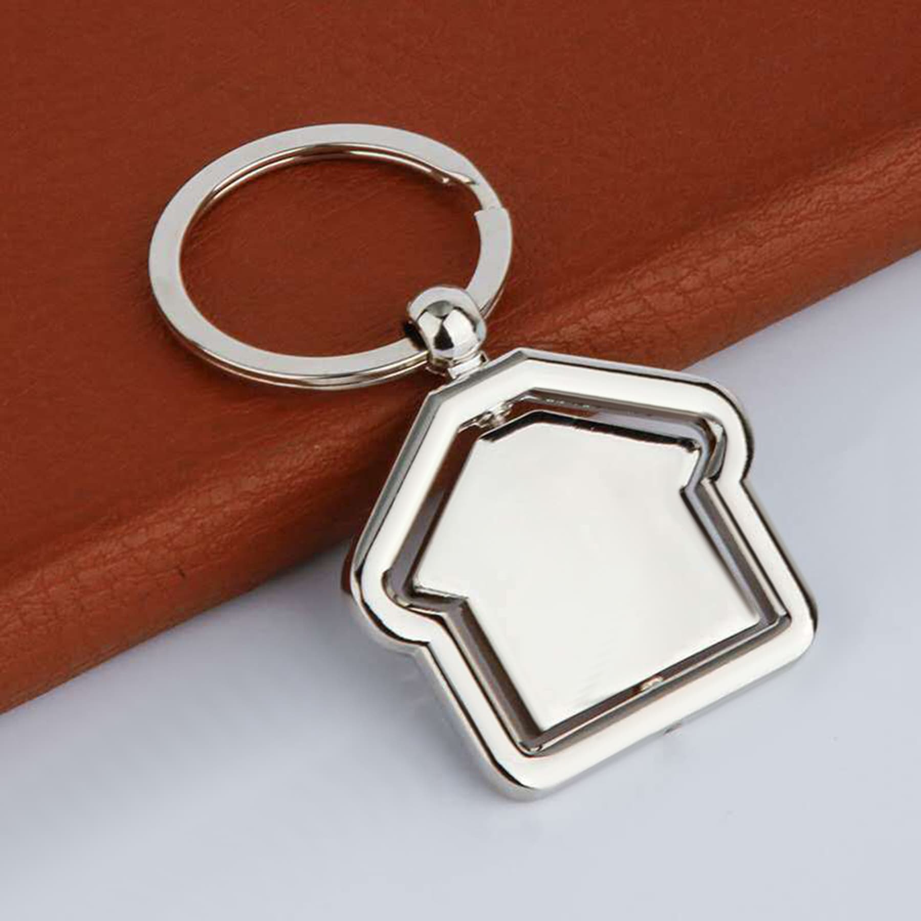 Metal Rotate House Shape Keychain