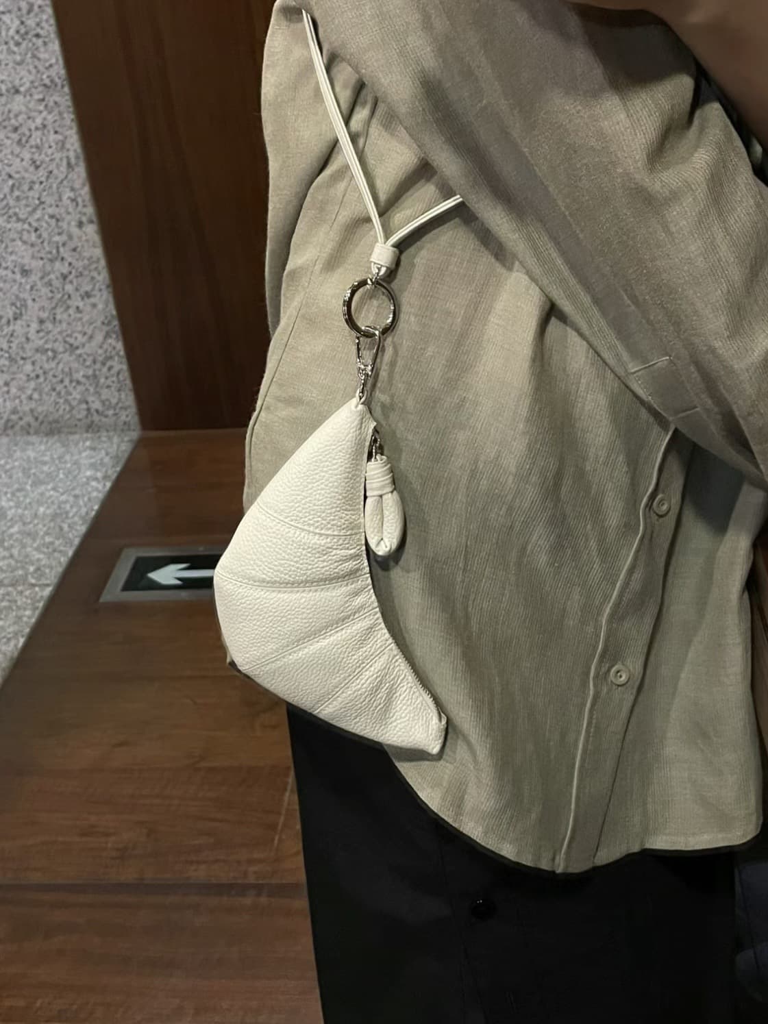 Genuine Leather Hanging Neck Phone Bag thumbnail 8