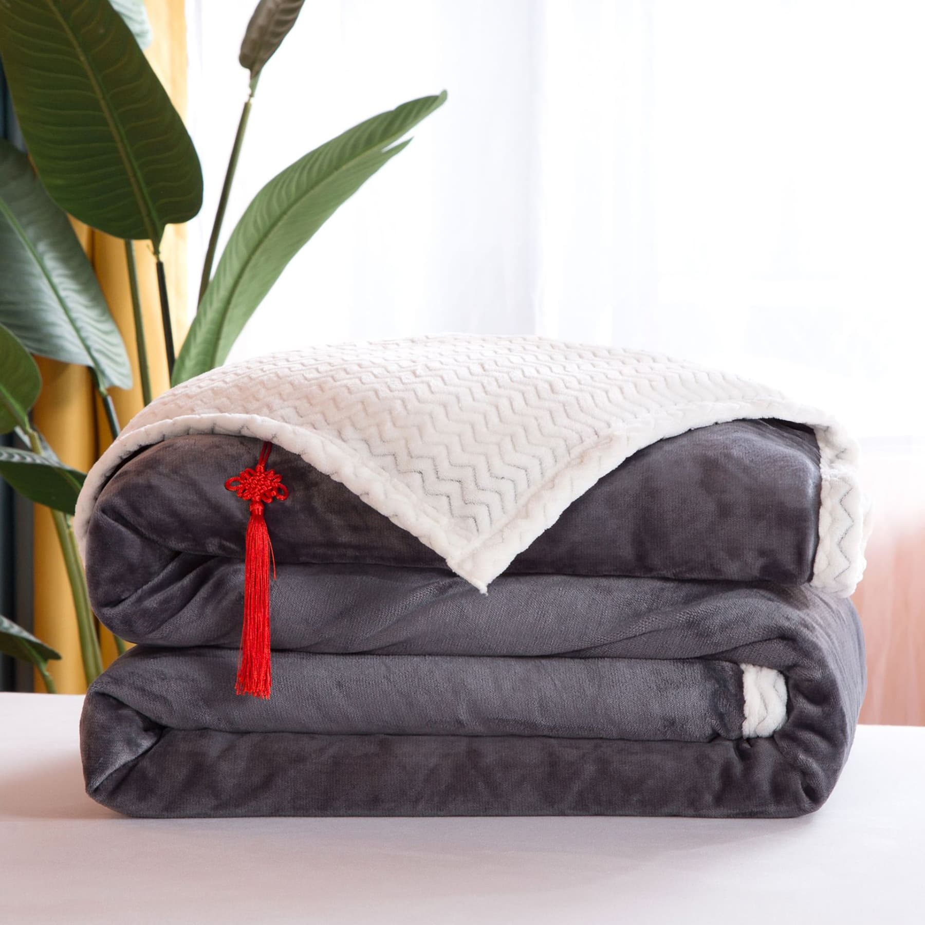 Sherpa Fleece Bed Blanket thumbnail 9