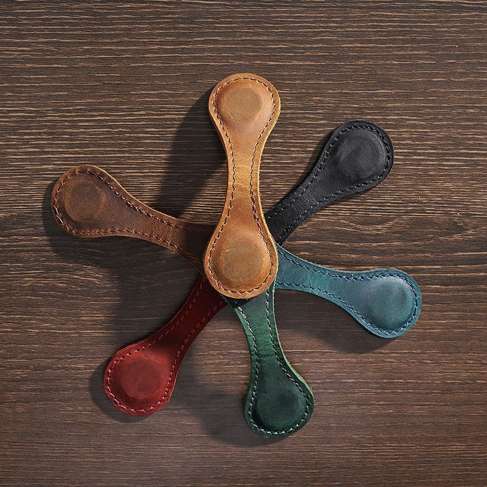 Double-sided magnetic bookmark clip