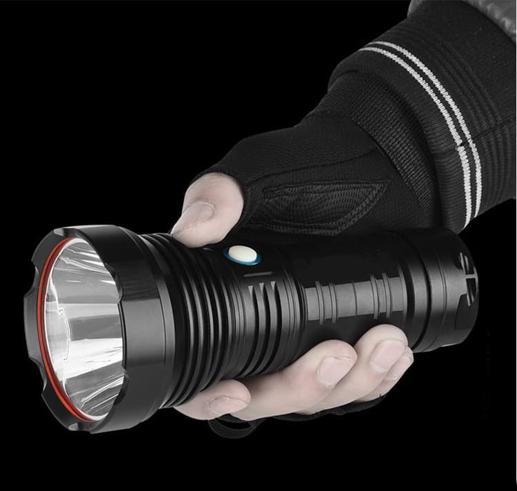 Outdoor T40 High-Powered Flashlight thumbnail 2