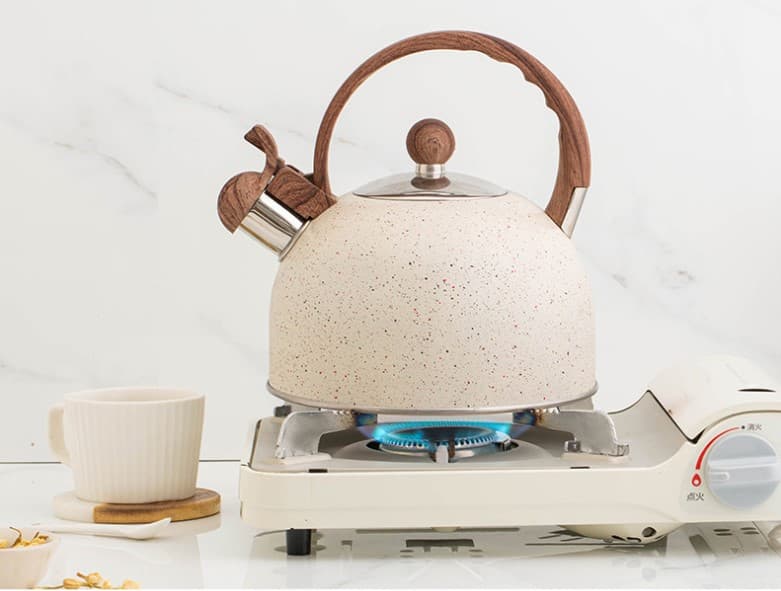 2.5 Quart Whistling Tea Kettle thumbnail 3