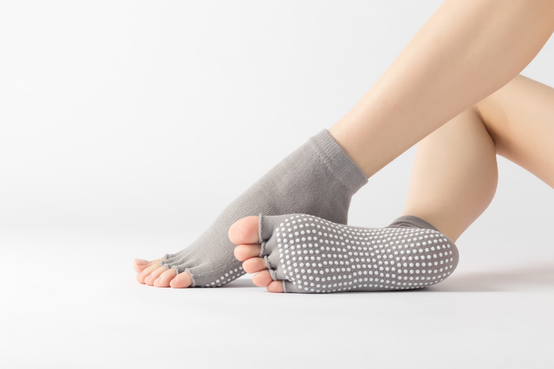 Unisex Non Slip Grip Socks Toeless Half Toe thumbnail 7