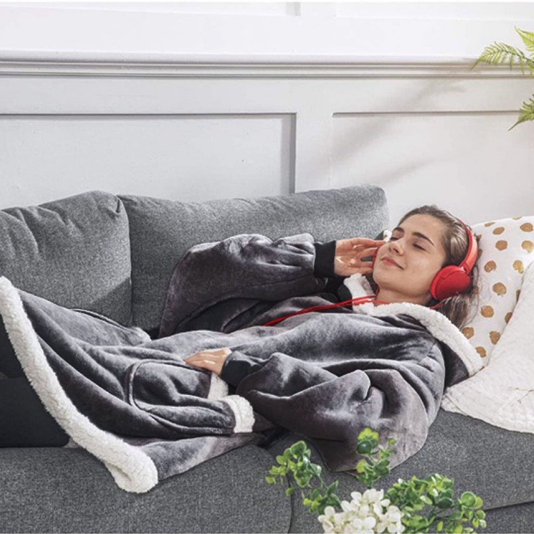 Wearable Fleece Hooded Blanket with Pocket thumbnail 5