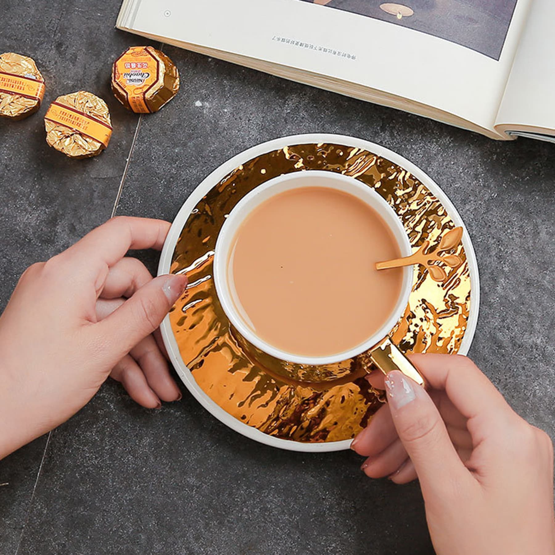 Custom Gold Silver Embossed Ceramic Cup Set